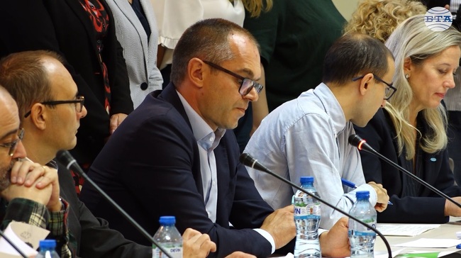 Следим продуктите за деца на пазара – от колички до съоръжения на площадки, каза председателят на Комисията за защита на потребителите