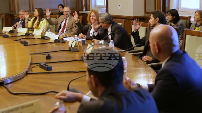 MPs Yordanka Fandakova and Denitsa Sacheva Meet With Representatives of the Bulgarian Community in North Macedonia the National Assembly