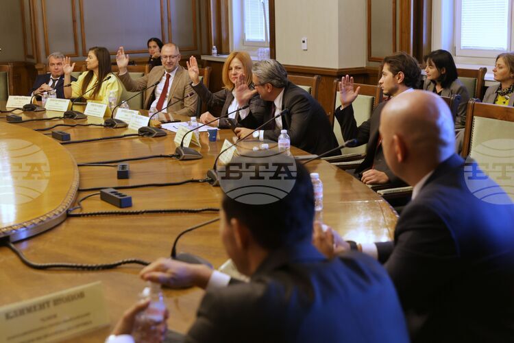 MPs Yordanka Fandakova and Denitsa Sacheva Meet With Representatives of the Bulgarian Community in North Macedonia the National Assembly