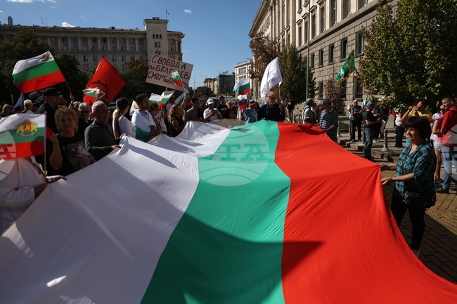 Citizens Block Traffic at Square Next to Parliament