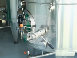 Семейна винарна край село Есен произвежда вино с минимална намеса и максимално уважение към природата