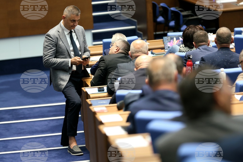 Поради липса на кворум парламентът не успя да започне работа в началния си час - 9:00 часа