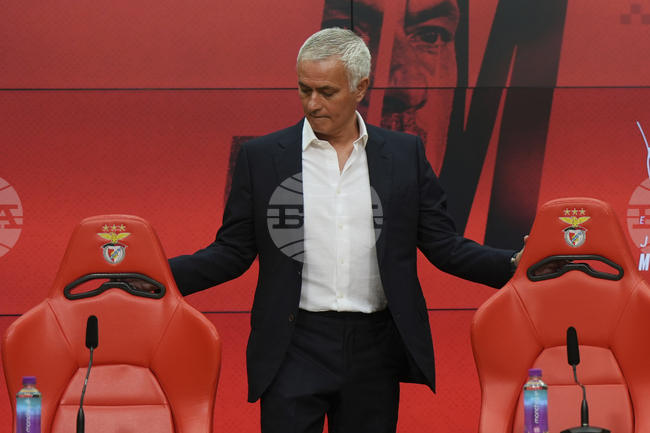 Моуриньо дебютира с убедителна победа начело на Бенфика