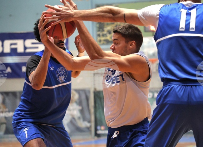 Спартак Плевен победи Академик Бултекс 99 на Черноморските игри във Варна и ще играе на финала на турнира