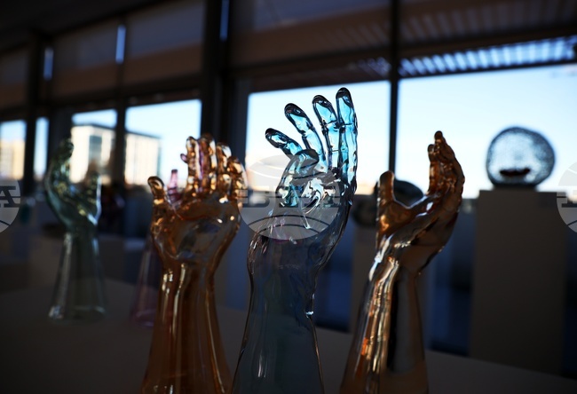 Националната галерия организира тур в изложбата на петото издание на Международното биенале на стъклото