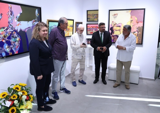 Колоритът в света на Васил Стоев изразява стихията на чувствата му, каза изкуствоведът Борис Китанов за изложбата „Острови на светлината"