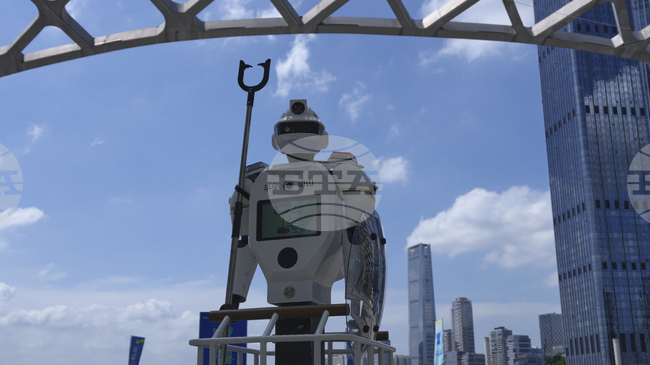 Китай ще постави човекоподобни роботи на границата с Виетнам