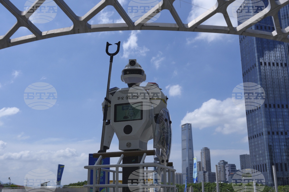 Китай ще постави човекоподобни роботи на границата с Виетнам