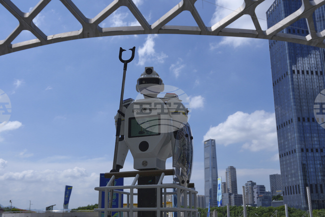 Китай ще постави човекоподобни роботи на границата с Виетнам