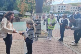 Шумен - превантивна кампания - първа глоба за говорене с мобилен телефон при пресичане
