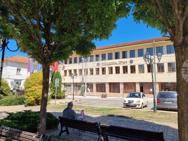 Общинският съвет в Трън се събира на извънредно заседание, за да гласува правилата за подпомагане на пострадалите при пожара от 26 юли