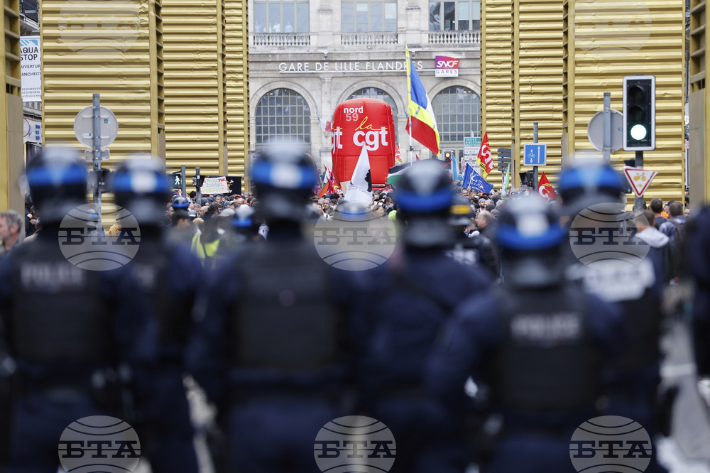 Стотици хиляди се вдигнаха на протест срещу мерките за икономии във Франция