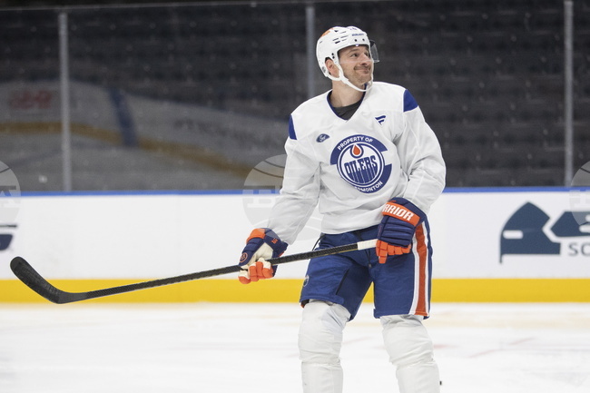Нападателят на Едмънтън Ойлърс Зак Хайман ще пропусне старта на новия сезон заради травма в китката