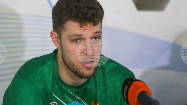 Александър Везенков беше най-резултатен за 14-ата поредна победа на Олимпиакос в гръцкото баскетболно първенство