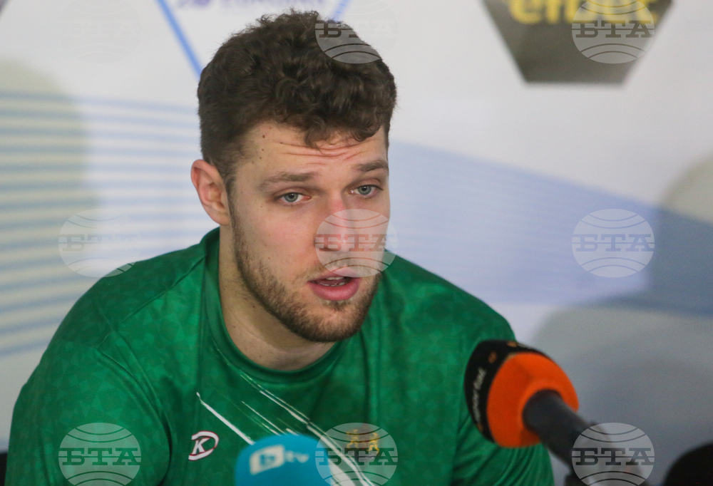 Александър Везенков беше най-резултатен за 14-ата поредна победа на Олимпиакос в гръцкото баскетболно първенство