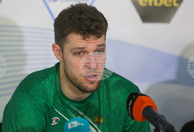 Александър Везенков беше най-резултатен за 14-ата поредна победа на Олимпиакос в гръцкото баскетболно първенство