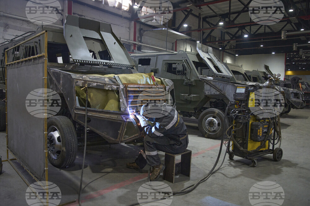 Латвия достави на Украйна 21 бронетранспортьора