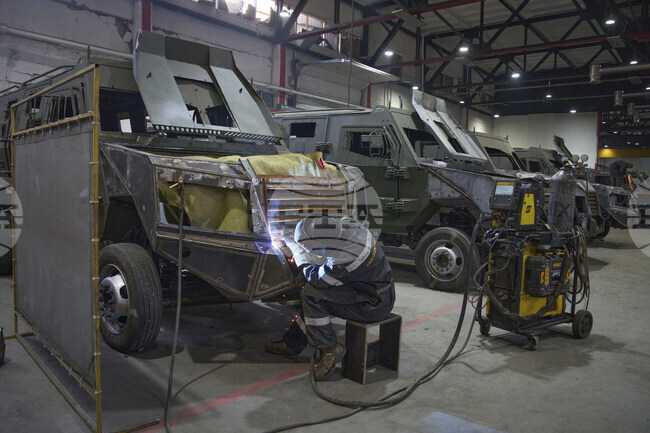 Латвия достави на Украйна 21 бронетранспортьора