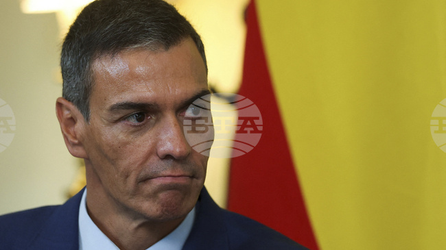 Приближен на премиера Санчес бивш испански министър, който е в предварителния арест, се отказва от депутатското си място