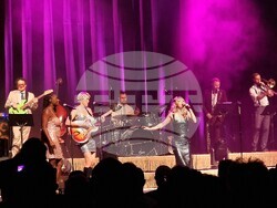 Postmodern Jukebox изправиха публиката в София на крака, снимка – Даниел Димитров/БТА