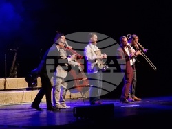 Postmodern Jukebox изправиха публиката в София на крака, снимка – Даниел Димитров/БТА