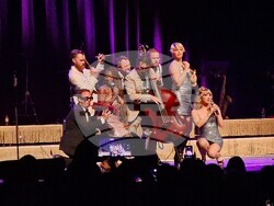 Postmodern Jukebox изправиха публиката в София на крака, снимка – Даниел Димитров/БТА