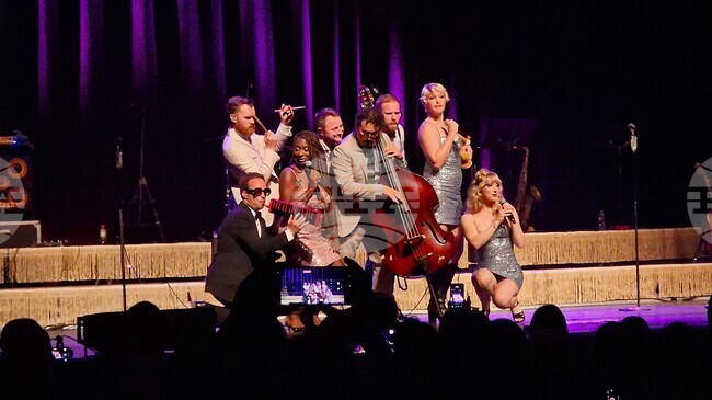 Postmodern Jukebox за седми път изправи публиката в София на крака 