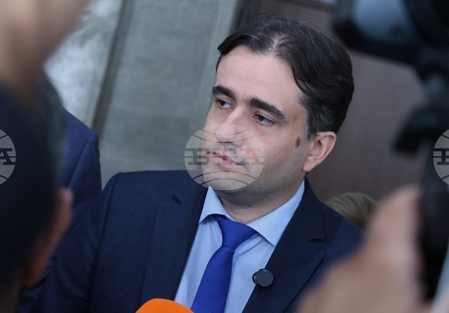 Подготвяме проект на решение за случая в Елените и всички останали случаи на незаконно строителство, каза Божидар Божанов от ПП-ДБ