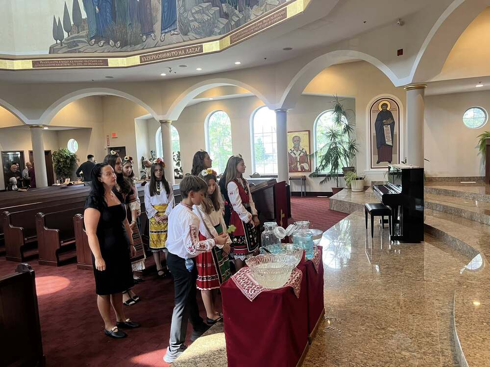  Детско-юношеският хор „Шарена гайда“ от Берлин, Германия, изнесе концерт в Българската църква „Св. Димитър“ в Брамптън, Канада