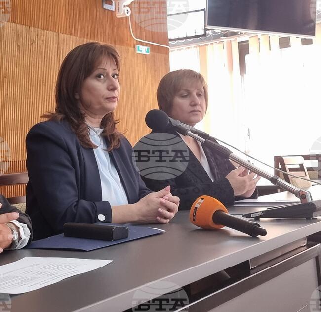 Само за един ден при омбудсмана има над 200 жалби за спирането на "Топлофикация" в столичния квартал "Дружба", каза Велислава Делчева