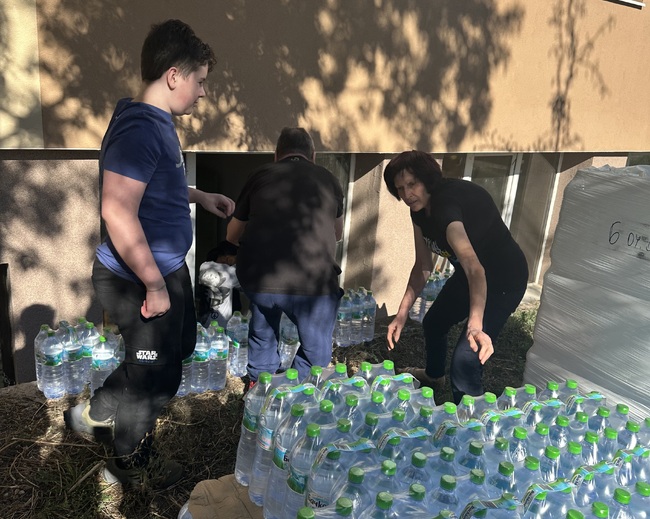 Община Брезник получи над 13 тона бутилирана вода от държавния резерв