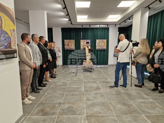 Напълно обновената изложбена зала на Общински исторически музей в Радомир днес бе официално открита