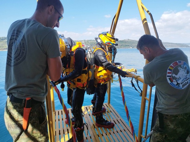 Военни моряци от шест държави тренираха заедно обезвреждането на мини