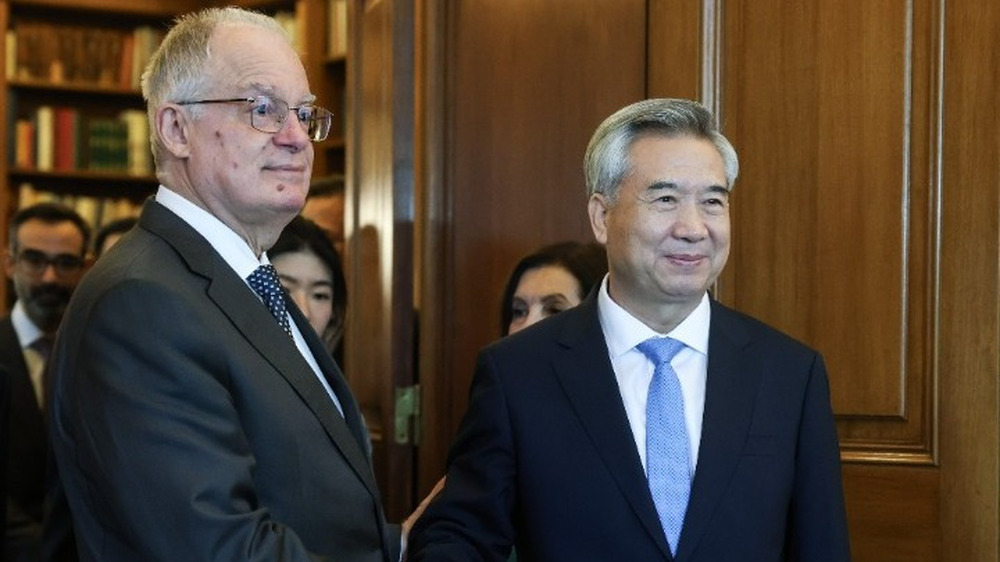 АНА-МПА: Гръцкият президент се срещна с члена на Политбюро на Китайската комунистическа партия Ли Си 