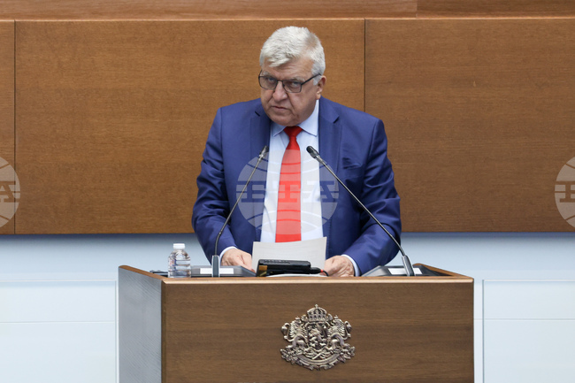 Причината за пресъхване на река Лом при Крива бара е геоложка структура на района, обясни министър Манол Генов