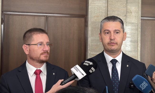 „Парламентът отива при народа“: пенсионерите питат, Възраждане дава решения