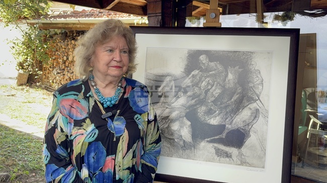 Изкуствоведът проф. Аксиния Джурова подреди изложба в дома си в Самоков