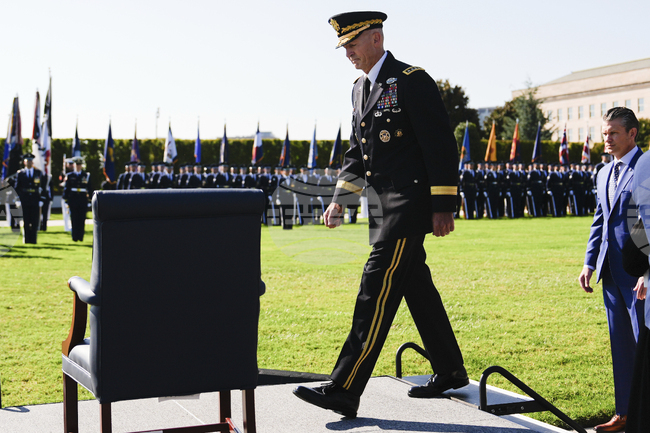 Пентагонът уволни началника на сухопътните войски на САЩ, докато войната в Иран все още бушува