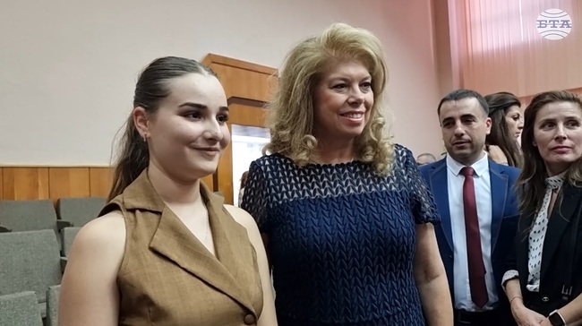 Вицепрезидентът на България Илияна Йотова награди в Тараклия победителката от конкурса на БНР за ученици и студенти от Украйна и Молдова
