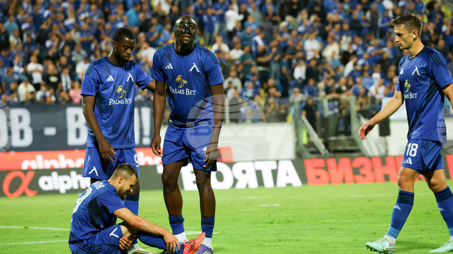 Старши треньорът на Левски Хулио Веласкес определи група от 20 футболисти за мача с Монтана