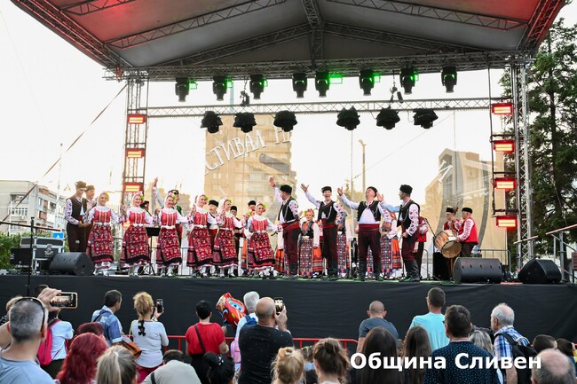 Община Сливен: В истински празник се превърна откриването на фестивала „Стоте войводи“ в Сливен