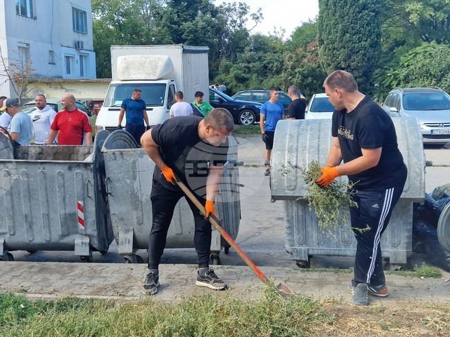 За трета поредна седмица администрация и доброволци се включиха в екоинициатива и почистиха старозагорския квартал „Самара 3“