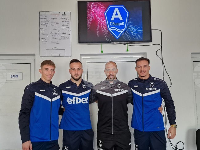 "За да постигнем целта си да бъдем във Втора лига трябва да имаме местни кадри", каза старши треньорът на ОФК Академик Свищов Кириякос Георгиу