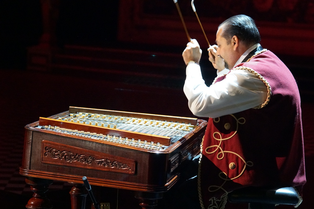 Националният музикален театър открива новия си сезон с „Чардаш и цимбал“