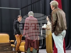 Ямбол - „За кого се вдига завесата“ - нов театрален спектакъл