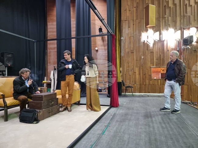 Ямбол - „За кого се вдига завесата“ - нов театрален спектакъл