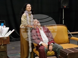 Ямбол - „За кого се вдига завесата“ - нов театрален спектакъл