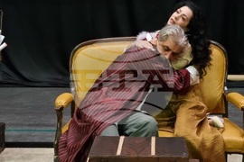 Ямбол - „За кого се вдига завесата“ - нов театрален спектакъл