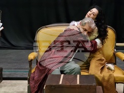 Ямбол - „За кого се вдига завесата“ - нов театрален спектакъл