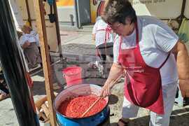 Сърбия - Цариброд - Състезание по традиционно приготвяне на айвар